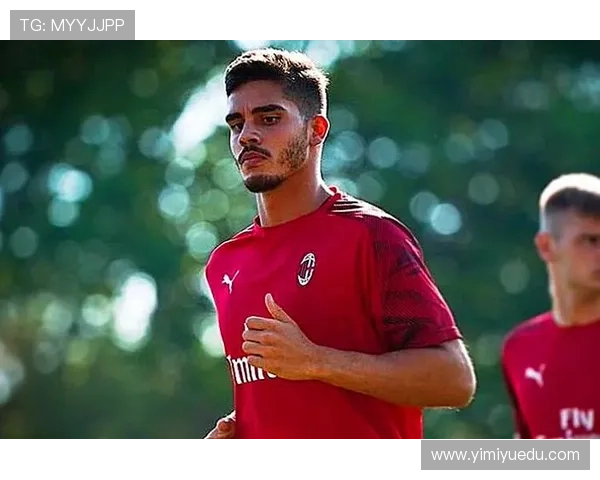 米兰王朝的重建陷入僵局:战术依赖与阵容老化,争冠之路存疑 米兰王朝的重建陷入僵局:战术依赖与阵容老化,争冠之路存疑