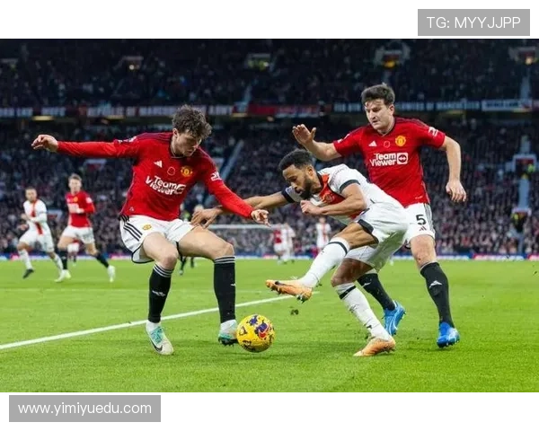 “豪门”曼联的蜕变:战术短板与球员管理危机已致球队争冠无望? “豪门”曼联的蜕变:战术短板与球员管理危机已致球队争冠无望?