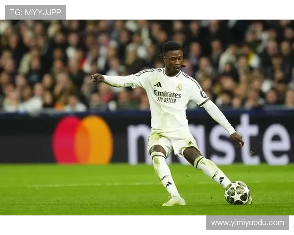 皇马中场防守断档问题显现，控场能力存疑影响争冠形势